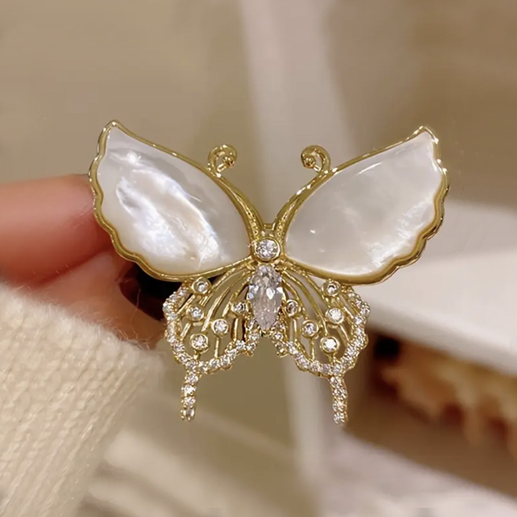 Broche GOLDEN BUTTERFLY GRACE