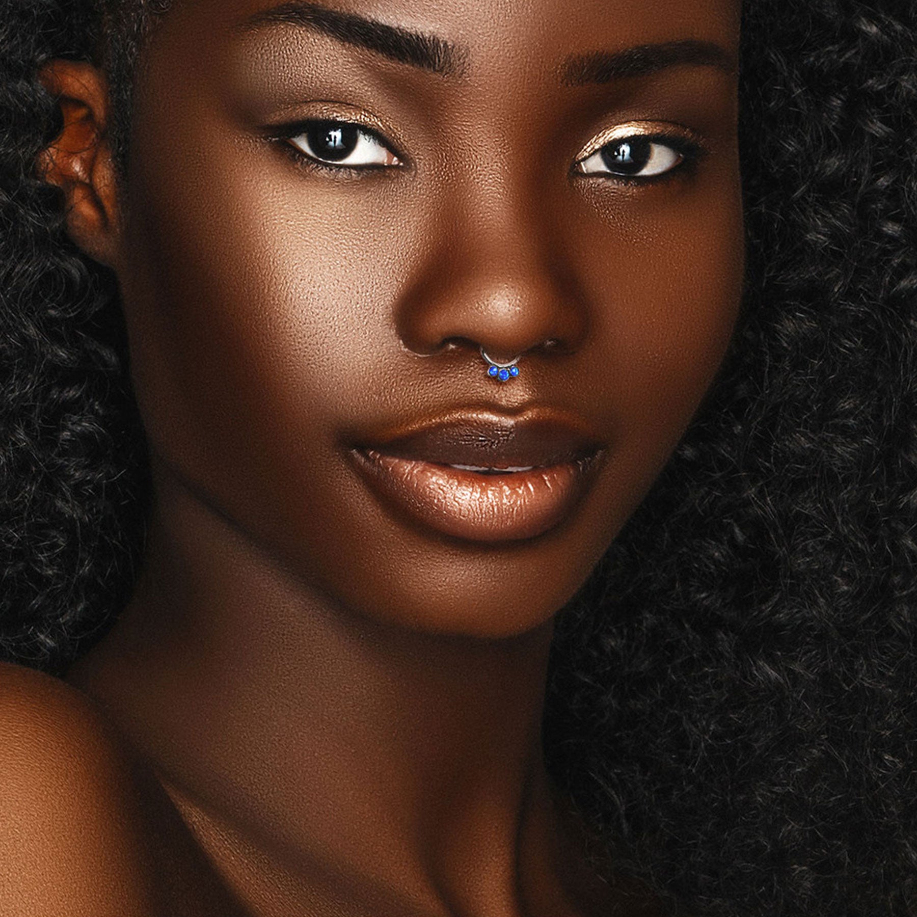 Piercing Anneau DAELA en Titane et Opale